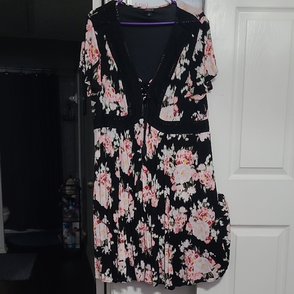 Torrid 1 Floral Black and Pink Dress